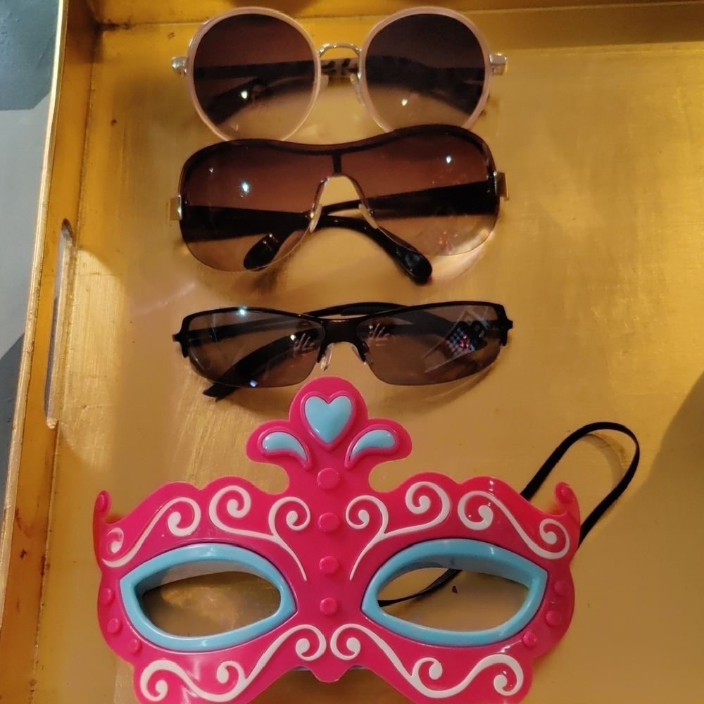 Stylish Sunglasses and Pink Mask Set